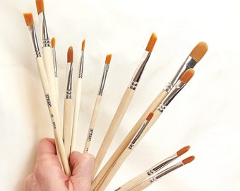12 Pinsel - Katzenzungenpinsel und Schrägpinsel - Größen 0 - 8 - Synthetik - besonders für Acrylmalerei und Ölmalerei