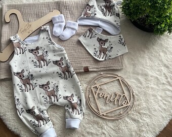 Ensemble de naissance fait main comprenant une couverture en mousseline, une barboteuse, un bonnet et une écharpe pour nouveau-né