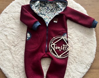 Combinaison bébé en laine bouillie 100 % pure laine vierge | Combinaison en laine bouillie | Combinaison en laine bouillie | Fait main | Cadeau de naissance | Fleur de renard roux bordeaux