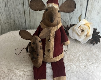 Primitive Santa Mouse w Baby: Folk Art Christmas Decor