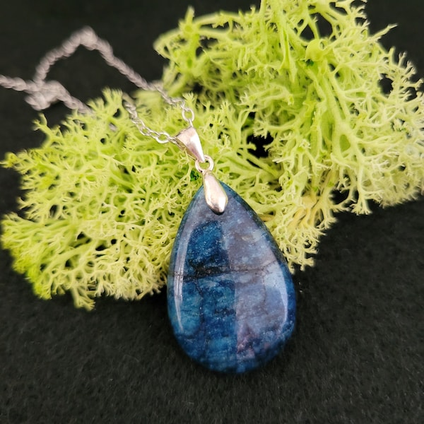 Pendentif bleu en Apatite