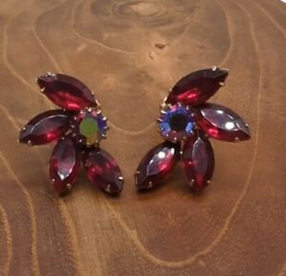 Vintage Weiss RED & AB RHINESTONES Clip On Earrin… - image 1