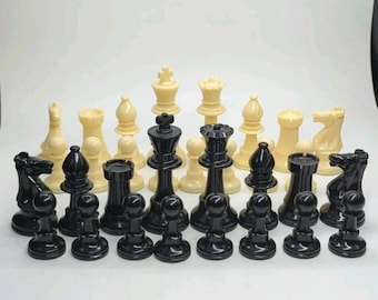 Vtg Chess Pieces Plastic Pieces Felt Bottoms Black And Cream
