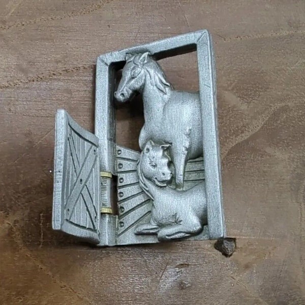 JJ Jonette Horse Foal Stable Barn Door Brooch Pewter Pin Opens