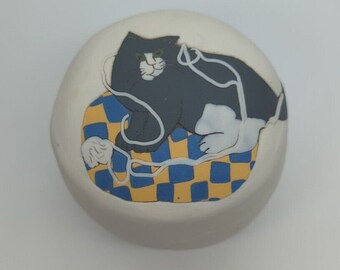 Vintage Jude Holdsworth Porcelain Cat And Yarn Trinket Box
