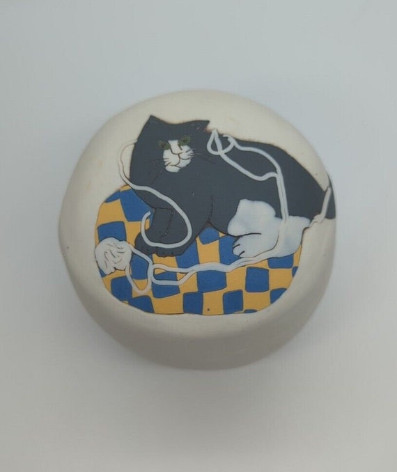 Vintage Jude Holdsworth Porcelain Cat And Yarn Trinket Box