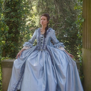 18th Century Robe à la Française in Pastel Blue – Historical French Court Dress in Silk-Like Satin with Lace Trim – Marie Antoinette Gown