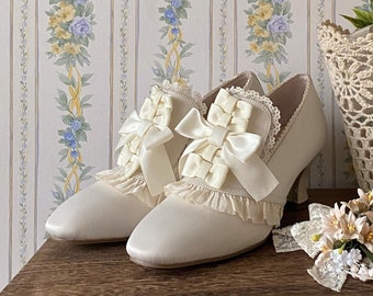 Soft Cream Rococo High Heels Marie Antoinette Shoes Rococo Baroque Costume Bridal Pumps Parisian Wedding Shoes