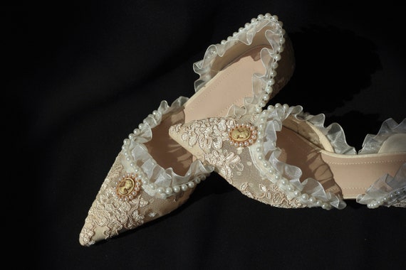 Jaune clair avec talons en dentelle et perles Chaussures Marie