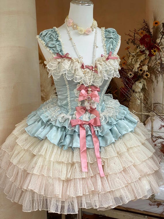 ロココ調マリー・アントワネット風のブルー＆ピンクのレースフリル