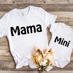 Maman et Mini Svg, Chemise assortie Svg, Chemise maman Svg, Chemise pour tout-petit Svg, Fichiers cricut Cut, Télécharger et Couper
