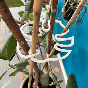 Veelzijdige 'Monstera-vormige' plantsteunring in olijfgroen, wit en beige perfect voor elk planttype image 8
