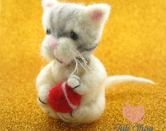 Needle felted cat, Little kitten, Needle felted animal, Craft toy, Realistic animal, White kitten, Wool sculpted cat, Personalised  gift