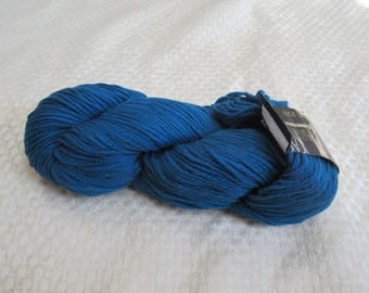 Cascade 220 feltable yarn, color Azure, 8892, 4 skeins. FREE SHIPPING