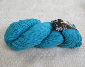 Cascade 220 feltable yarn, color Blue Hawaii, 9421. 8 skeins available. FREE SHIPPING