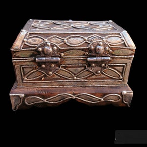 Moroccan vintage jewelry box, antique box, handmade box, vintage box, gift box, Keepsake Jewellery, table decor