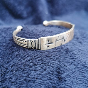 Vintage Saharan brass bracelet from southern,cuff bracelet, Berber,charm bracelet handmade bracelet, Bracelet for men Moroccan Morocco.