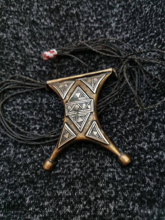 Old Tuareg pendant, Old Tcherot, Old tuareg amulet, Mali Mauritania Niger antiques, Old african pendant, Protective amulet, tuareg Talisman