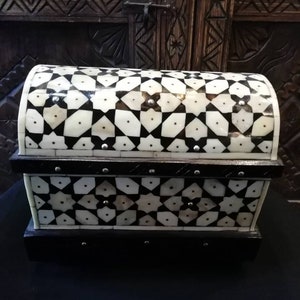 Handgeschnitzte Holzkiste | Andenken Schmuck Box | Andenken Box | Gravierte Geschenk-Box | Holz-Schmuck-Box | Schmuckkoffer | Bones Box