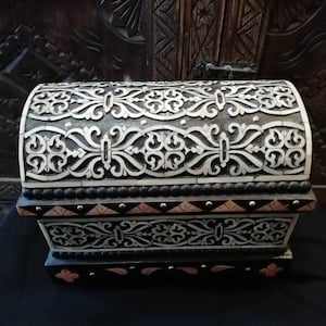 Handgeschnitzte Holzkiste | Andenken Schmuck Box | Andenken Box | Gravierte Geschenk-Box | Holz-Schmuck-Box | Schmuck-Fall