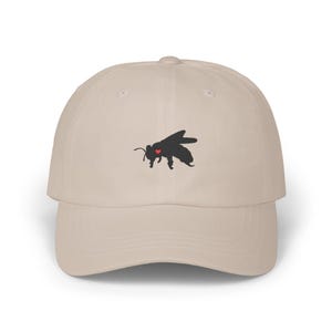 Honey Bee Embroidered Hat, Honey Bee Cap, Honey Bee Gift, Animal Lover Gift, Honey Bee lover, Nature lover gift, Casual Cotton Cap