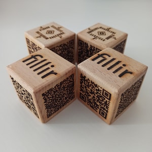 QR CUBE (~40 - 60 - 80 mm) - Rabatt für 100+ Bestellungen - QR-Schild - Für Restaurants, Cafés, Marken, Hotels mit Ihren eigenen Logos