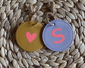 Anhänger Leder Initialen Buchstabe Herz | Tasche Schlüssel Geschenk | Kunstleder | personalisiert individuell | Neon