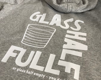 T-Shirt Hoodie Sweater Glass half Full | Drink Freundin Geschenk | Frauen Männer Unisex | Bio-Baumwolle | individuell