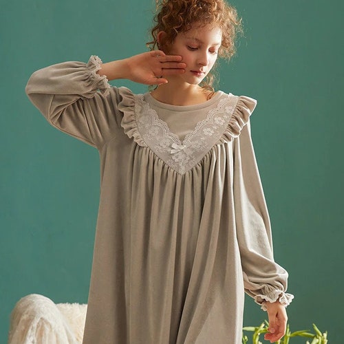 milynsa Victorian Velvet Nightgown Sleepwear Vintage Nightgown Women Long Sleeve Lace Victorian Night Gown Winter Warm Long Nightgowns Dressing Gown