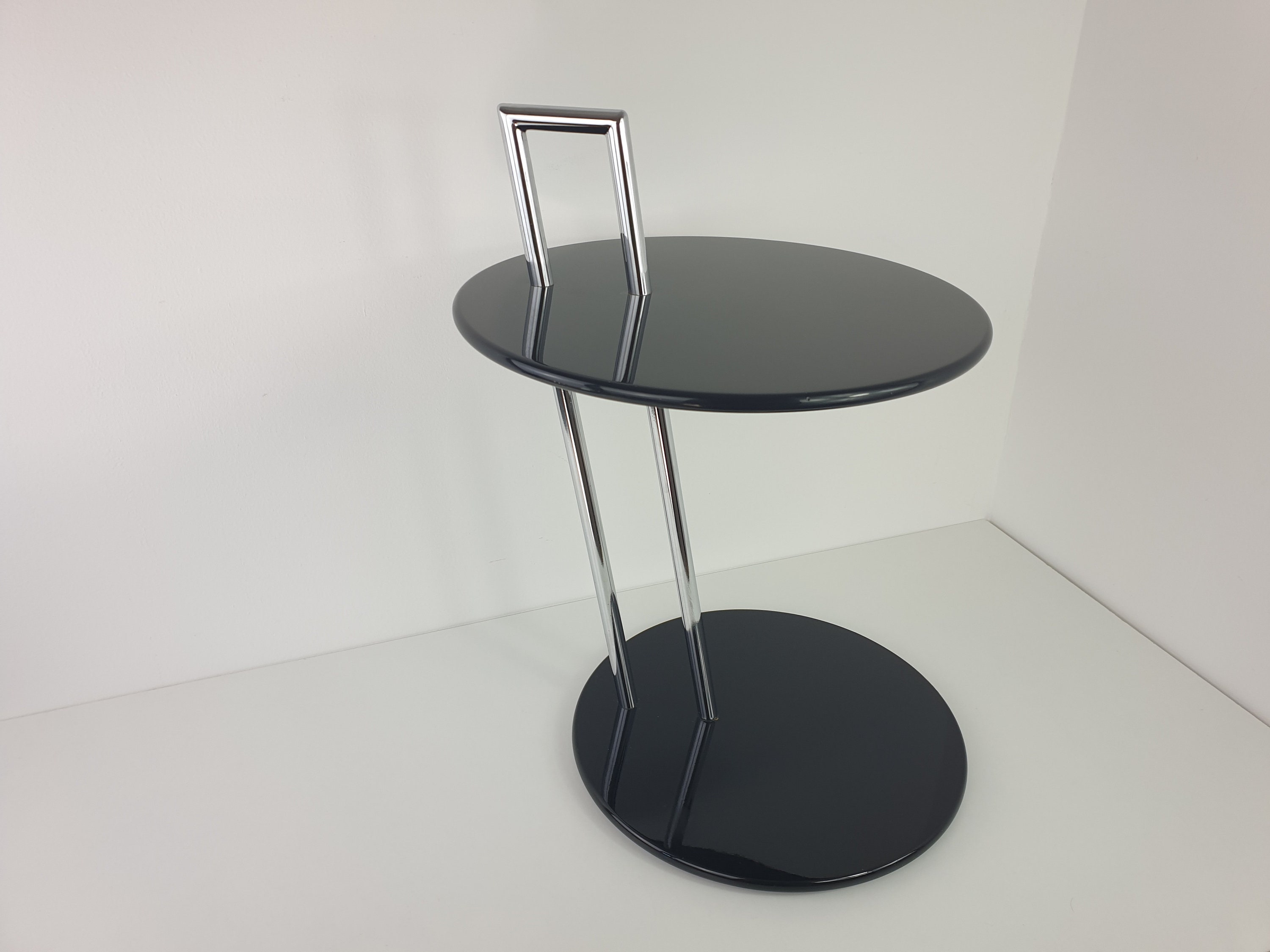 Gentleman vriendelijk Over instelling schaamte Originele occasionele bijzettafel 0696 van Eileen Gray voor - Etsy Nederland Gentleman vriendelijk Over instelling schaamte Originele occasionele bijzettafel 0696 van Eileen Gray voor - Etsy Nederland