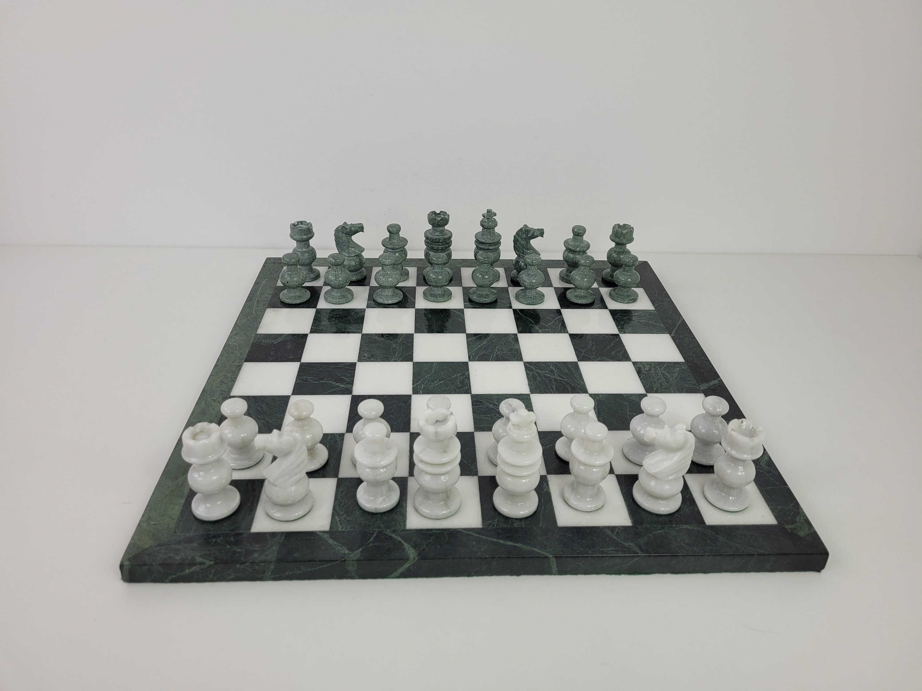 1970s Gorgeous Green and White Chess Set in Volterra Alabaster Handmade  Made in Italy