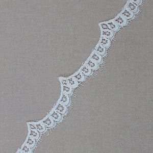 Vintage Scalloped Alencon Lace with Eyelash Edge in Cream Color 1 1/4" Wide