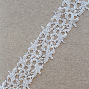 Venice Lace Trim "Fleur de Lis" in Off-White or Ivory Rayon Fiber 3 1/4"