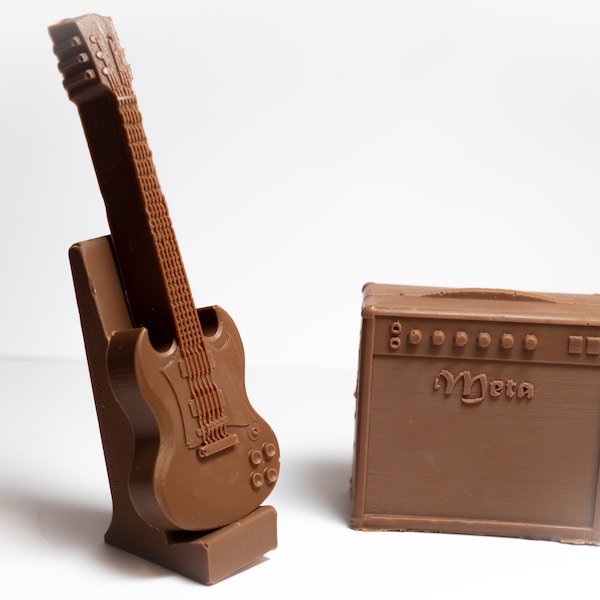 Guitar with stand and amp (Belgian Chocolate)