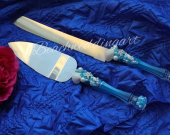 Cake server and knife in beach, nautical style with starfish and shells in blue color