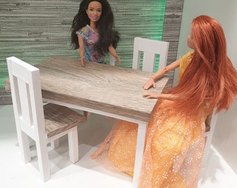 Ensemble table et chaises de salle à manger, chêne clair, meubles de maison de poupée, bois pour poupée mannequin de 30 cm (30 cm) à l'échelle 1:6