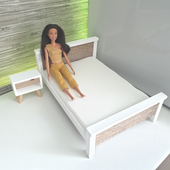 Dollhouse Furniture Queen Bed Toy Set, Pillow, Realistic Bedroom  Accessories for 6 inch Dolls, Wood Frame, 1/12 Scale