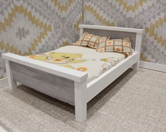 Cama de casa de muñecas en miniatura para muñecas de 12 pulgadas, muebles a escala 6, escala 1:6 para dormitorio de muñecas, de madera con efecto madera gris.