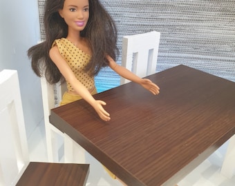Ensemble table et chaises de salle à manger, chêne foncé, meubles de maison de poupée, bois pour poupée mannequin de 30 cm (12 pouces) à l'échelle 1:6