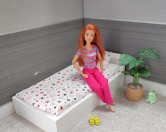 Muebles para casa de muñecas a escala 1:6 – Cama de madera plateada y blanca – Para muñecas de 30 cm – Accesorio de dormitorio en miniatura