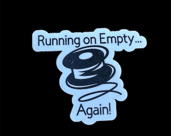 Calcomanía de vinilo "Funcionando con la bobina vacía": divertida calcomanía de acolchado