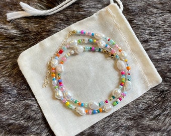 Collar de cuentas multicolores / Perlas de agua dulce / Cuentas de colores / Hecho a mano / Ajustable / Personalizable