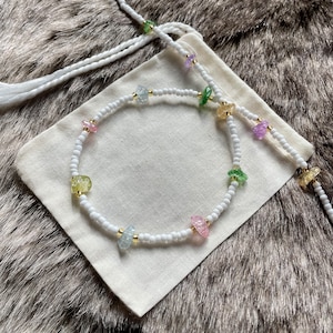 White beaded necklace | Gemstone chips | Colourful beads | Handmade | Adjustable | Customisable