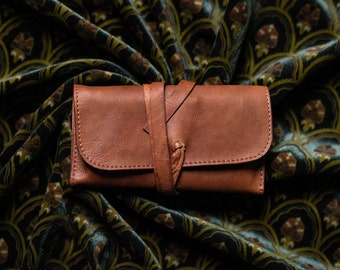 Tabakstasje buffelhuid: koordsluiting