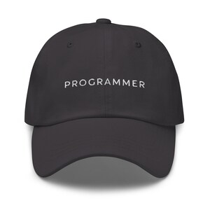 Czapka z haftem dla programisty | Prezent dla inżyniera oprogramowania | Czapka z daszkiem dla programisty | Prezent dla profesjonalisty technicznego Dark Grey