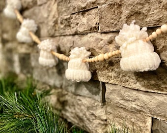 Snow Hat Garland, Yarn Hat Garland, Wooden Bead Garland, Wood Bead Garland, Winter Garland, Holiday Banner, Christmas Garland, Ski Hats