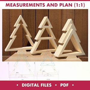 Pode incluir: Três decorações de árvore de Natal de madeira inacabadas com um diagrama de medidas e planos. As árvores são feitas de madeira clara e são exibidas em uma superfície de madeira. O diagrama inclui medidas em polegadas. O texto "MEASUREMENTS AND PLAN (1:1)" está no topo.