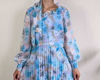 True vintage 1970s pastel blue floral maxi dress pleated skirt with matching belt/hairband size S/L tall