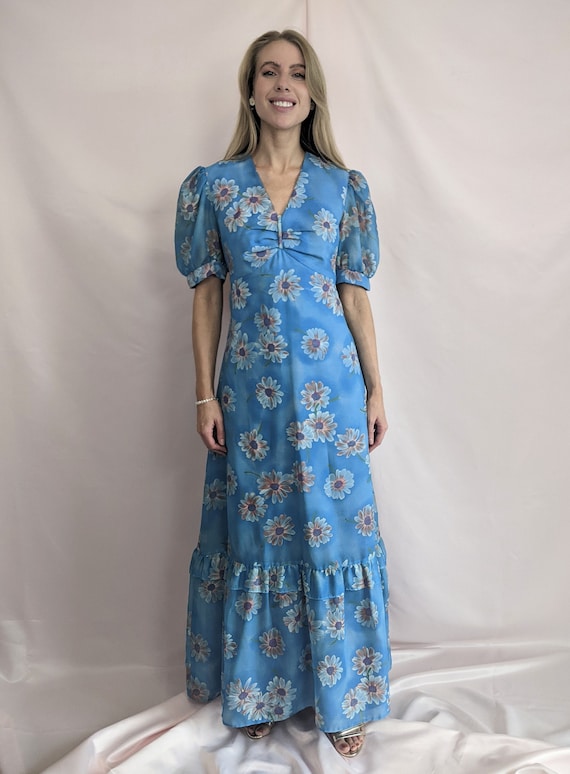 knee length dresses for ladies Navy Blue And Orange Ombre Dyed Maxi Dress With Round Neck And 3/4 Sle –  Trendphoria main image 1