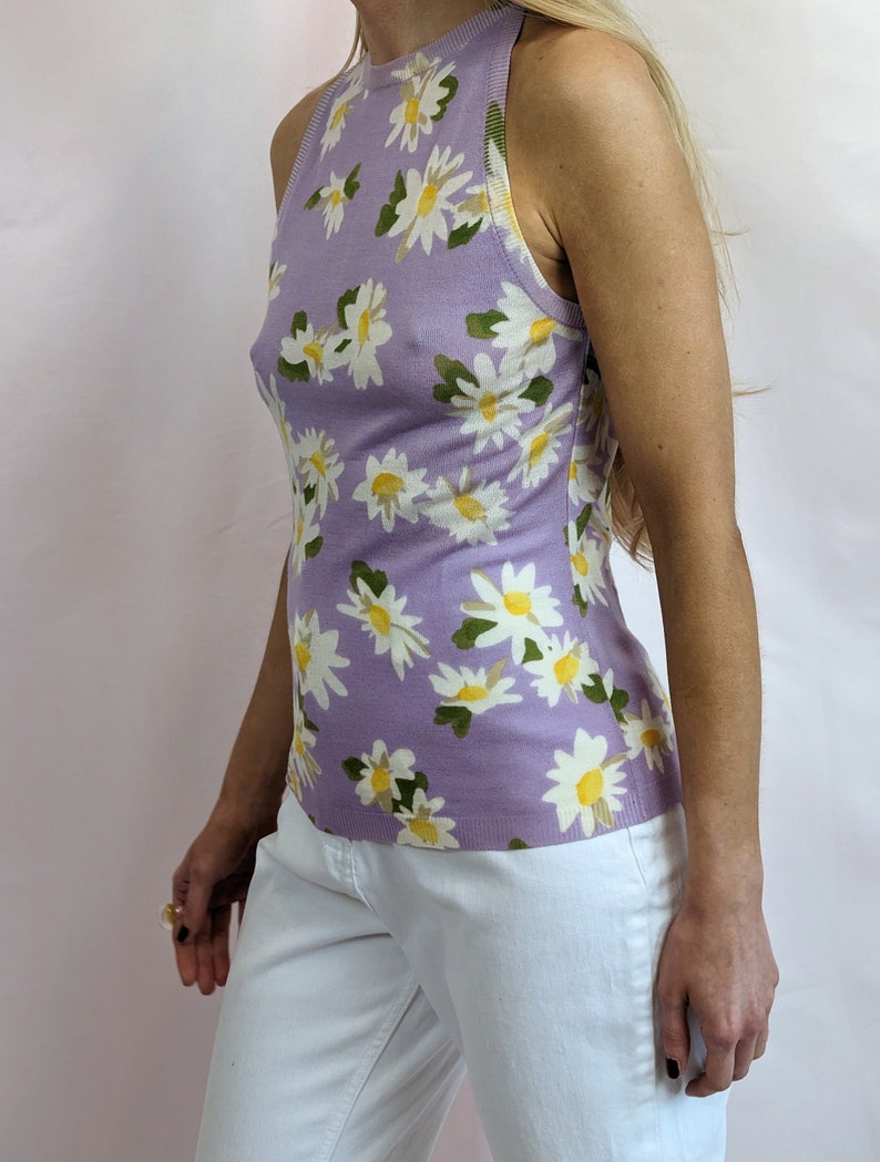 True vintage Y2K 2000s Moschino 100% wool lilac sleeveless top with floral daisy pattern quirky cute pastel chic size S/ XS image 9